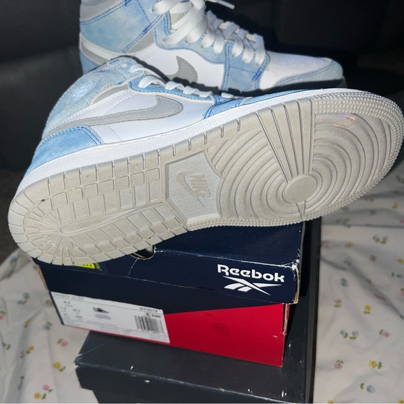 Jordan 1 Retro High Hyper Royal Smoke Grey - Picture 15 of 15